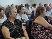 Psicóloga promove reflexão entre idosos sobre o que a vida ensinou