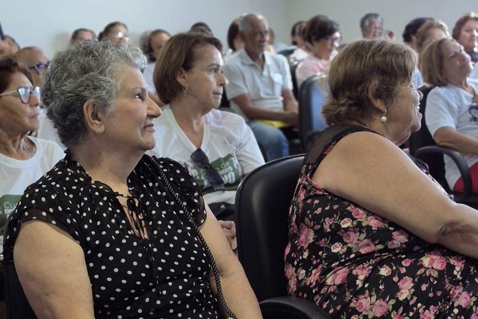 Psicóloga promove reflexão entre idosos sobre o que a vida ensinou