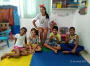 Dona de casa transforma paixão por crianças em trabalho como babá