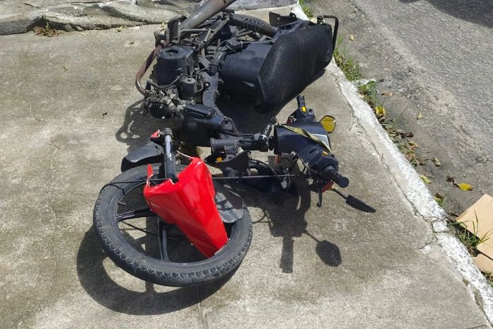 Colisão entre carro e moto deixa dois feridos em Maceió