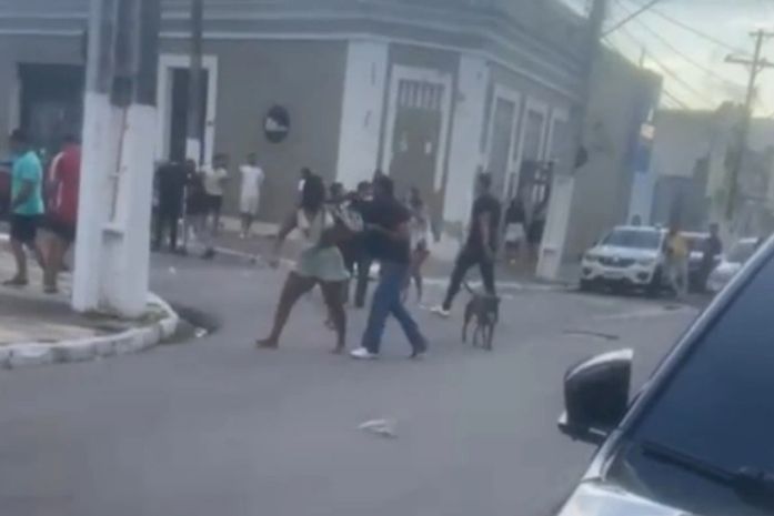 Duas pessoas são atropeladas após briga na saída de festa em Jaraguá