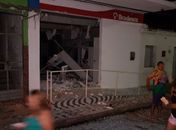 Criminosos explodem agências bancárias e roubam lotérica em Pão de Açúcar