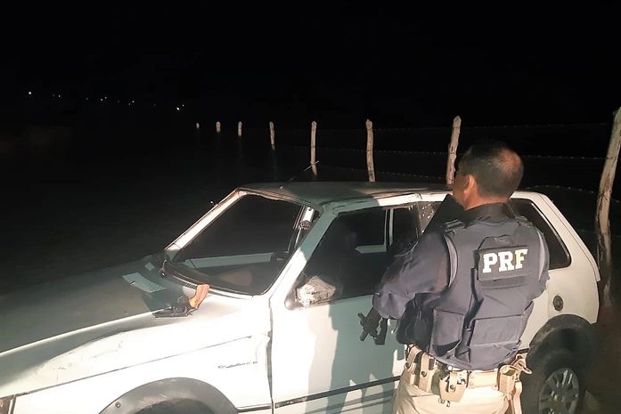PRF prende homem por porte ilegal de arma de fogo na BR-101

