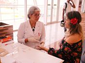 Arapiraquenses fazem teste rápido de HIV em shopping