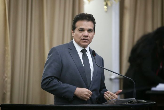 Nezinho celebra centenário de Arapiraca e entrega medalha comemorativa