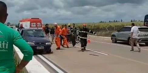 Grave acidente na BR-101 deixa motorista preso às ferragens em São Miguel dos Campos