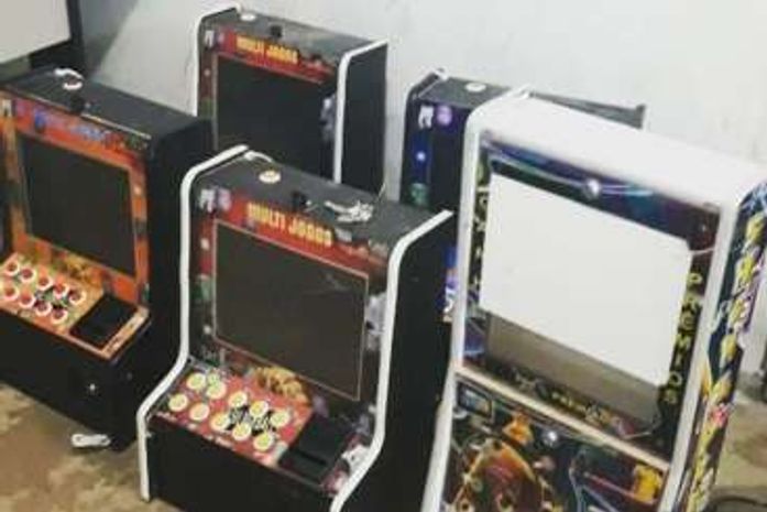 Máquinas foram apreendidas em duas residências localizadas na mesma rua.