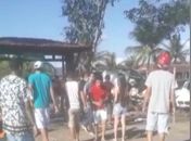 Colisão frontal entre carros deixa homem preso às ferragens no interior