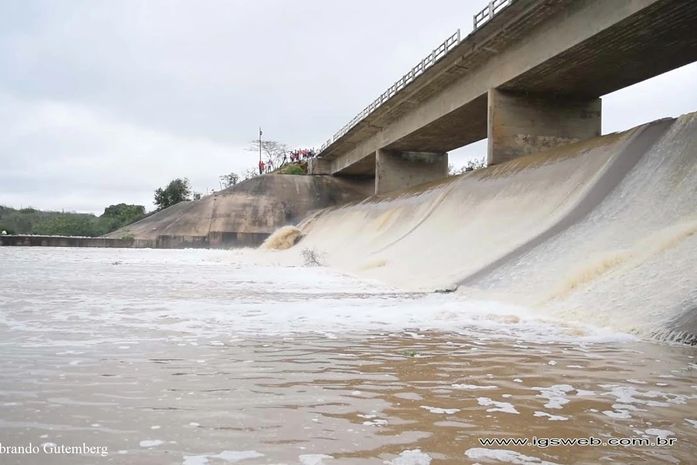 Barragem do Rio Ipanema em Águas Belas (PE) está ameaçada de rompimento