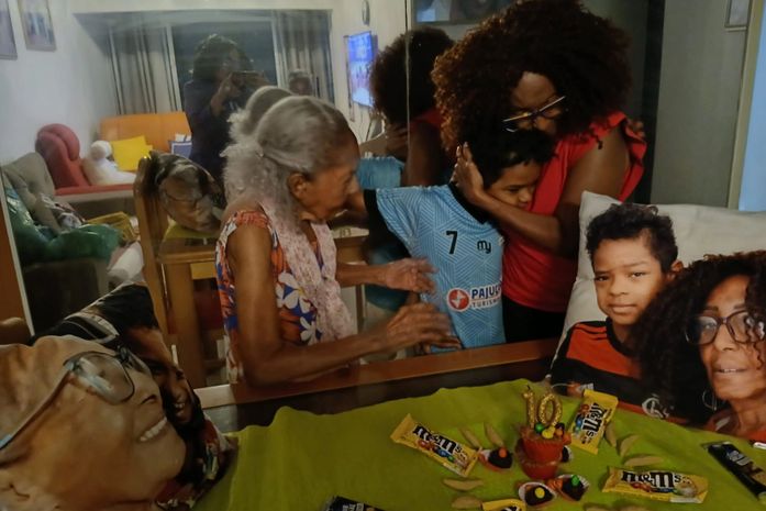 Dêdei, o menino faz 10 anos. Que o Universo, inteirinho, o cubra com uma chuva de bençãos