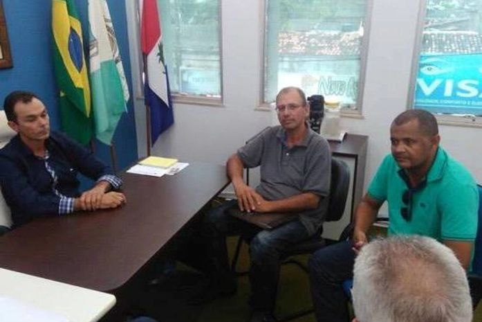 Prefeito de Anadia se reúne com Sindicato para discutir salários atrasados