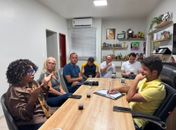 
Em União dos Palmares,AL., a ativista Arísia Barros é recepcionada pelo prefeito Junior Menezes,secretári@s municipais e vereadores
