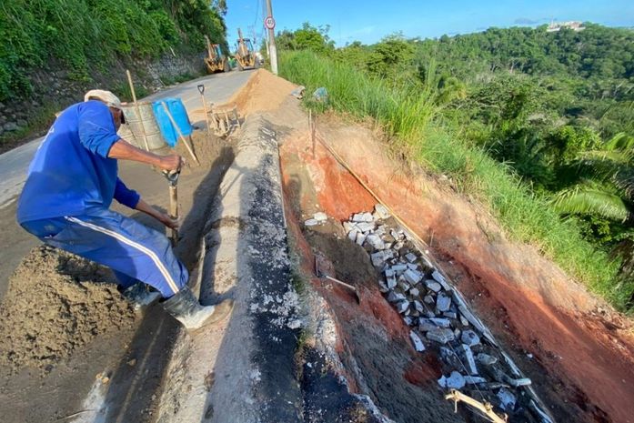 Prefeitura de Maceió intensifica obras para liberar ladeira de acesso a Fernão Velho