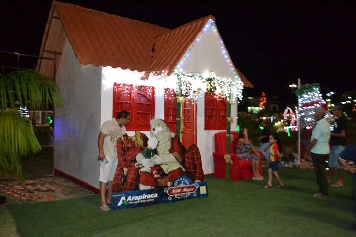 Feira Gourmet e decoração natalina atraem multidão ao Bosque das Arapiracas