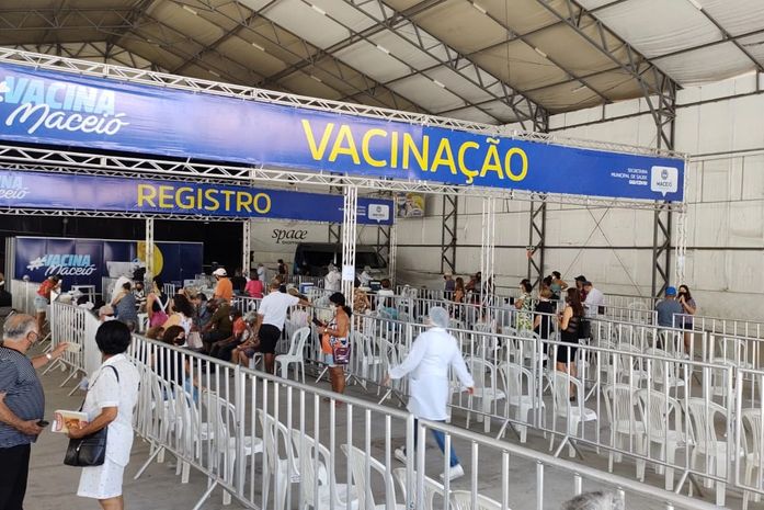 Vacinação no Maceió Shopping