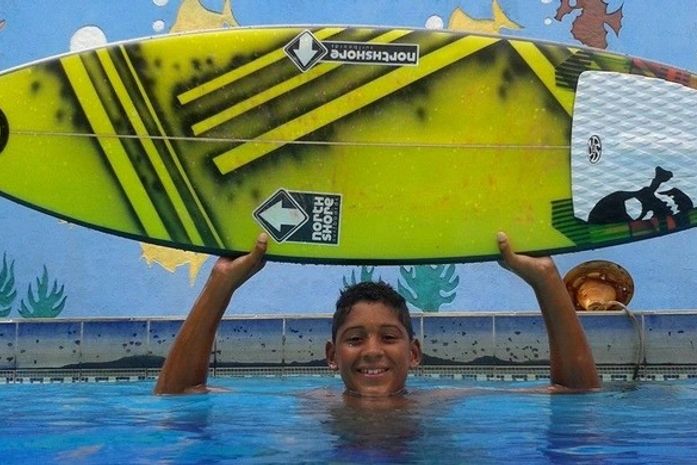 Ex-campeão brasileiro de surf, alagoano é encontrado morto a tiros em Maceió