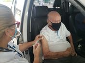 Zagallo é vacinado contra covid-19 no Rio de Janeiro