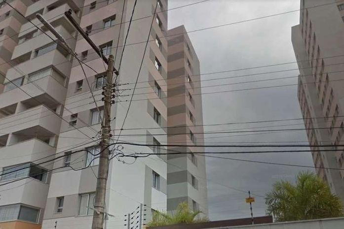 O acidente aconteceu na madrugada deste domingo. A ainda não se sabe o que motivou a queda.