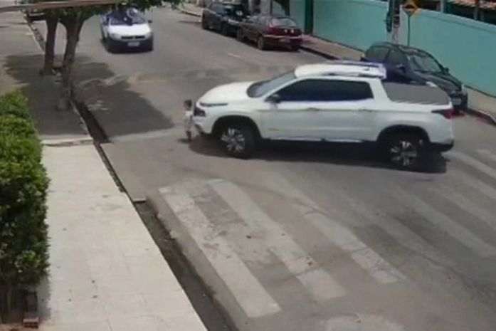 Empresário não viu o filho e quase o atropelou ao sair de casa em Arapiraca