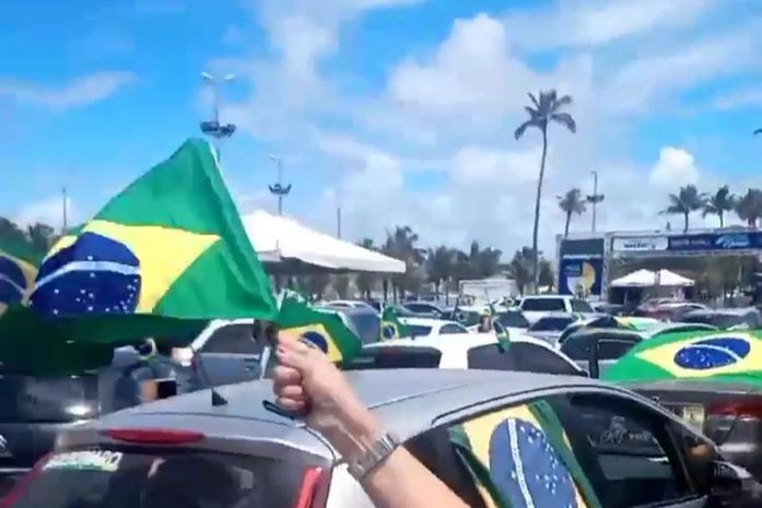 Ato causa aglomeração em ponto de vacinação em Maceió; veja vídeo