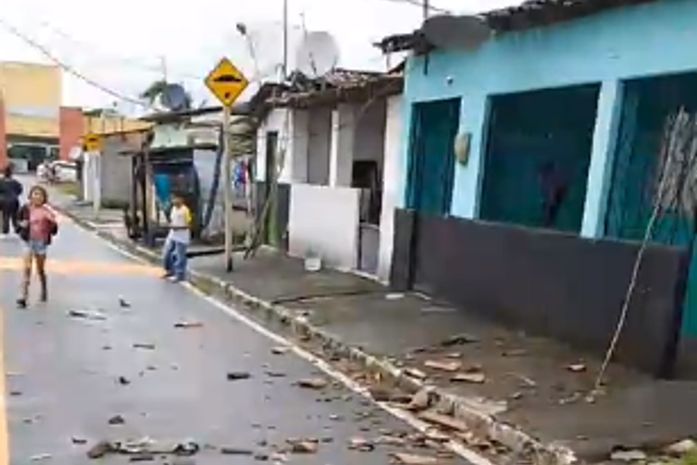 Vídeo: vendaval danifica vários imóveis em Matriz de Camaragibe; cidade não estava na lista de alerta