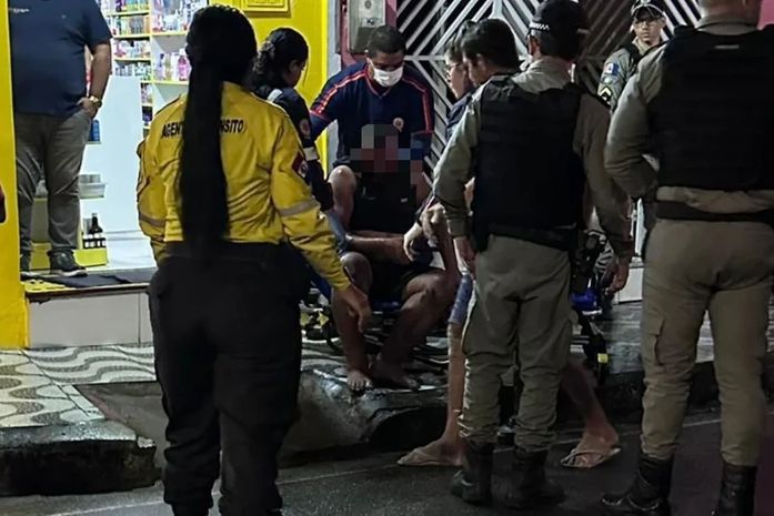 Homem é espancado durante confusão em praça de Arapiraca