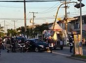 Motorista passa mal, perde o controle do carro e bate em semáforo na AL-420