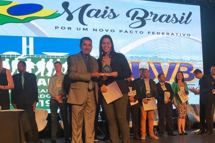 Em Brasília Gabriela enaltece companheiros da Câmara de Taquarana ocasião em que era homenageada