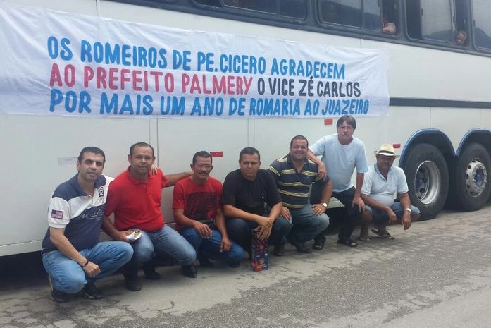 Romeiros seguem em direção a Juazeiro do Norte