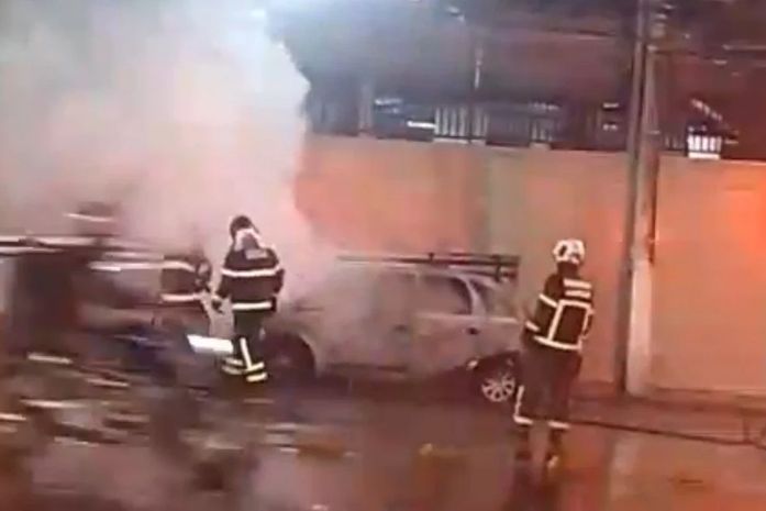 Veículo pega fogo e mobiliza Corpo de Bombeiros em Maceió