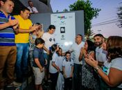 Prefeito, representantes do Todos Pela Cidade e autoridades descerram a placa