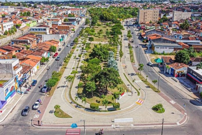 Mulher agride vizinha e tenta atingir criança com telha em Arapiraca