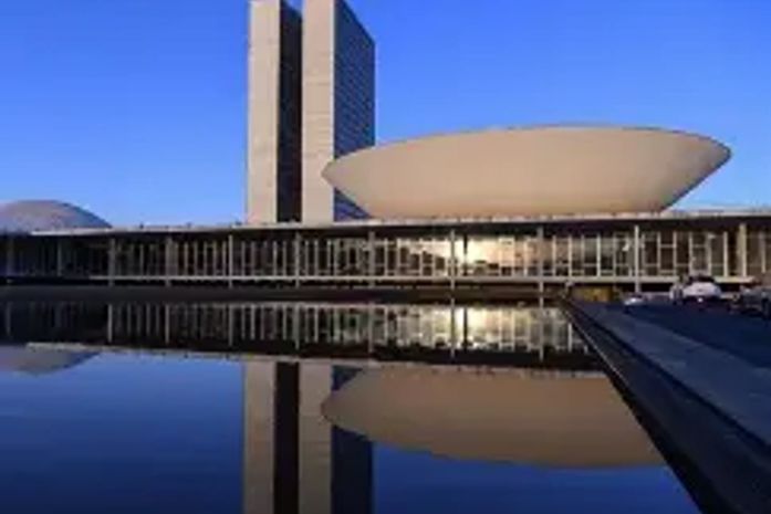 Como pode um jovem branco, rico, recém saído da adolescência ser escolhido, para representar a complexidade do estado de Alagoas, na Câmara dos Deputados?