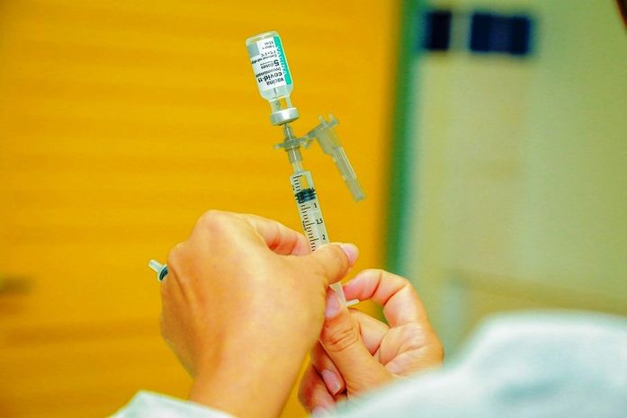 Prefeitura de Penedo vacina profissionais de saúde autônomos com 35 anos ou mais