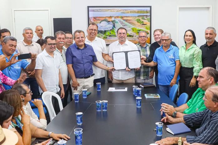 Agricultura fortalecida: prefeito Luciano Barbosa lança quarta edição do Terra Pronta e assina convênio de R$ 700 mil para associações comunitárias