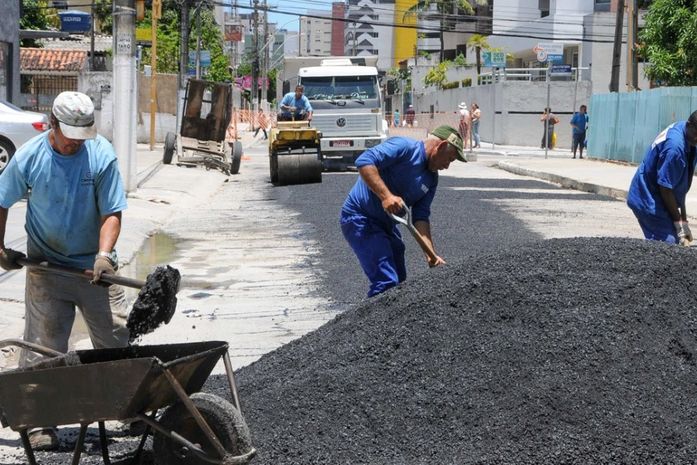 Vias da cidade recebem manutenção de pavimento