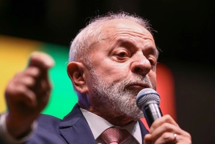 Aprovação de Lula despenca para 24%, a menor de todos os mandatos