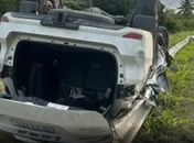Veículo capota na AL-101 Sul e passageiro denuncia furto de celular durante socorro