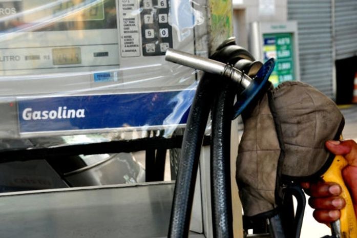 Preço da gasolina sobe 1,8% nas refinarias a partir deste sábado
