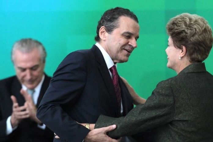 Sem Renan, com Temer, Dilma deu posse a Henrique Alves no Turismo