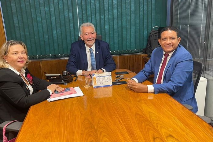 Prefeito Júlio alinha novas ações com deputado Paulão e secretária nacional Tereza Nelma