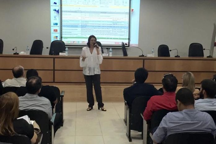 AMA traz equipe do FNDE para apresentar soluções para obras inacabadas