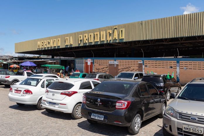 Feirantes de 159 boxes fechados no Mercado da Produção podem perder licença caso não atualizem cadastro