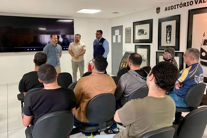 Leonardo Dias intermedia reunião entre motoristas por aplicativo e DMTT para ampliar vagas exclusivas e uso da faixa azul, em Maceió