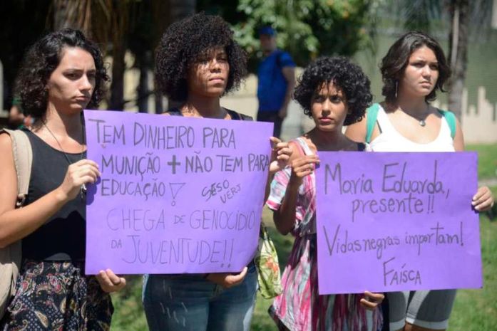 Morte de outra menina deixa mil alunos sem aula no Rio