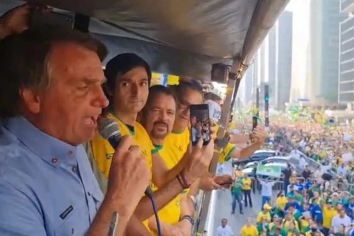 Bolsonaro volta à Paulista sob cerco do STF para exibir apoio de massa
