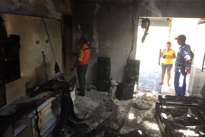 Incêndio destrói residência em Satuba