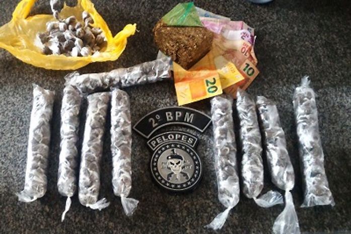 Droga apreendida com mulher e adolescente em União dos Palmares.