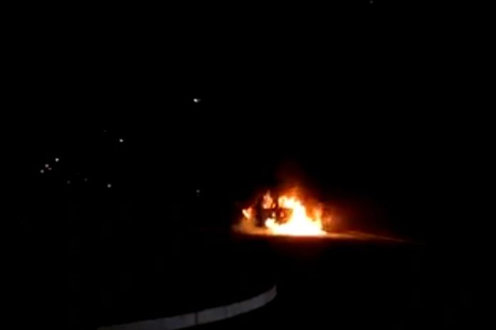 Veículo pega fogo no bairro da Jatiúca