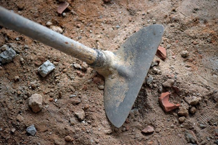 Encontrei o menino na véspera do Natal pelas ruas, com uma enxada nos ombros. O "Papai Noel" esqueceu do menino.